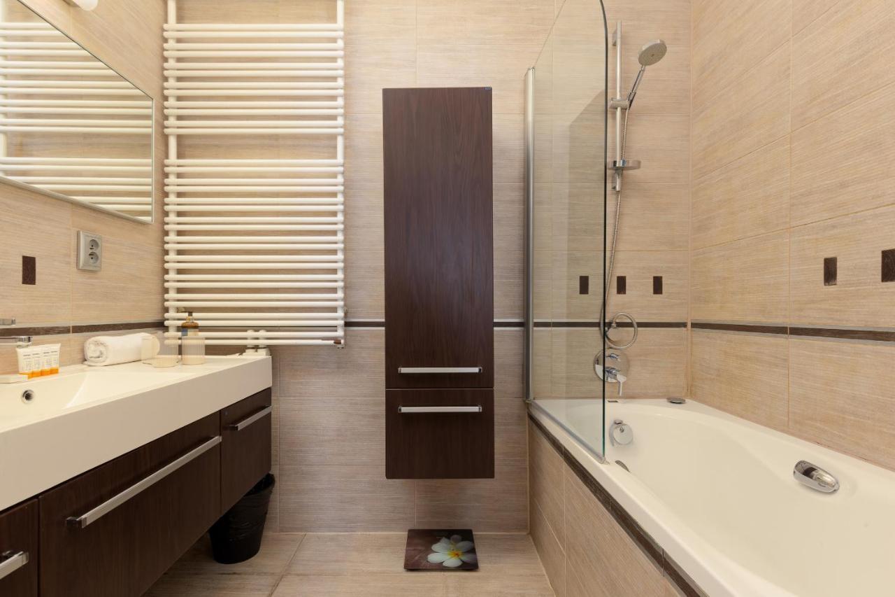 Residence On Wspolna Str. Apartment Warsaw By Renters Ngoại thất bức ảnh